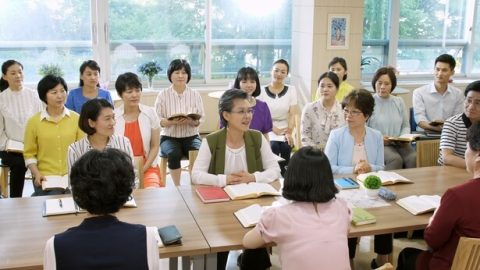 10 cristãos na reunião da igreja